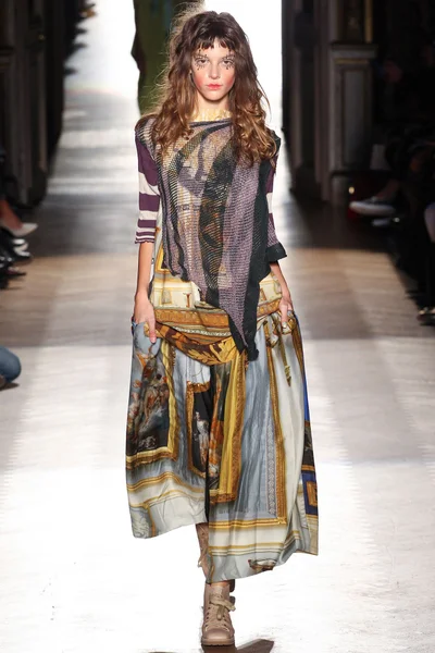 Look 16